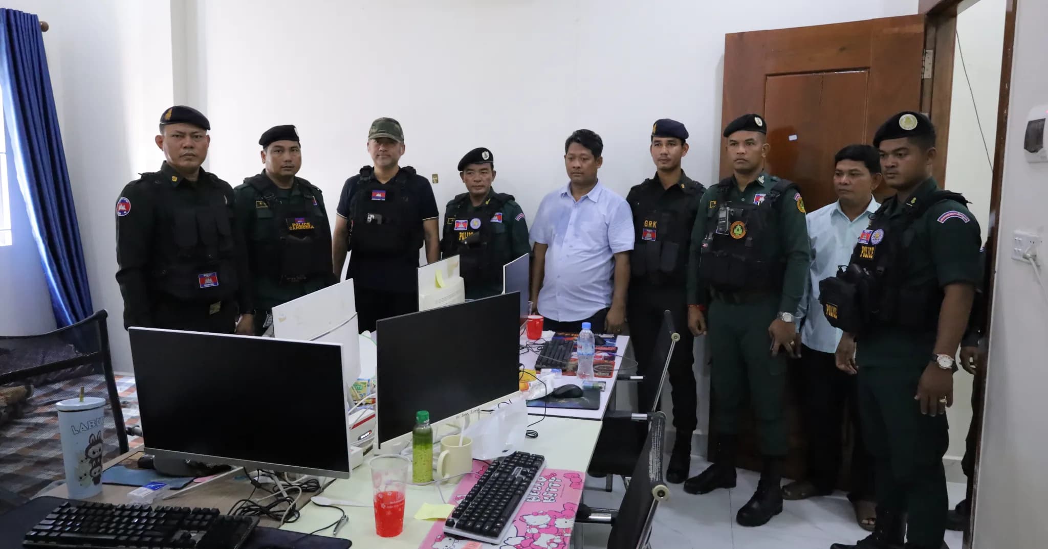 អាជ្ញាធរខេត្តស្វាយរៀង ចុះបង្ក្រាបទីតាំងសង្ស័យឆបោកតាមប្រព័ន្ធបច្ចេកវិទ្យា (Online Scam) ឃាត់ខ្លួនជនជាតិវៀតណាម ១១នាក់ នៅក្រុងបាវិត