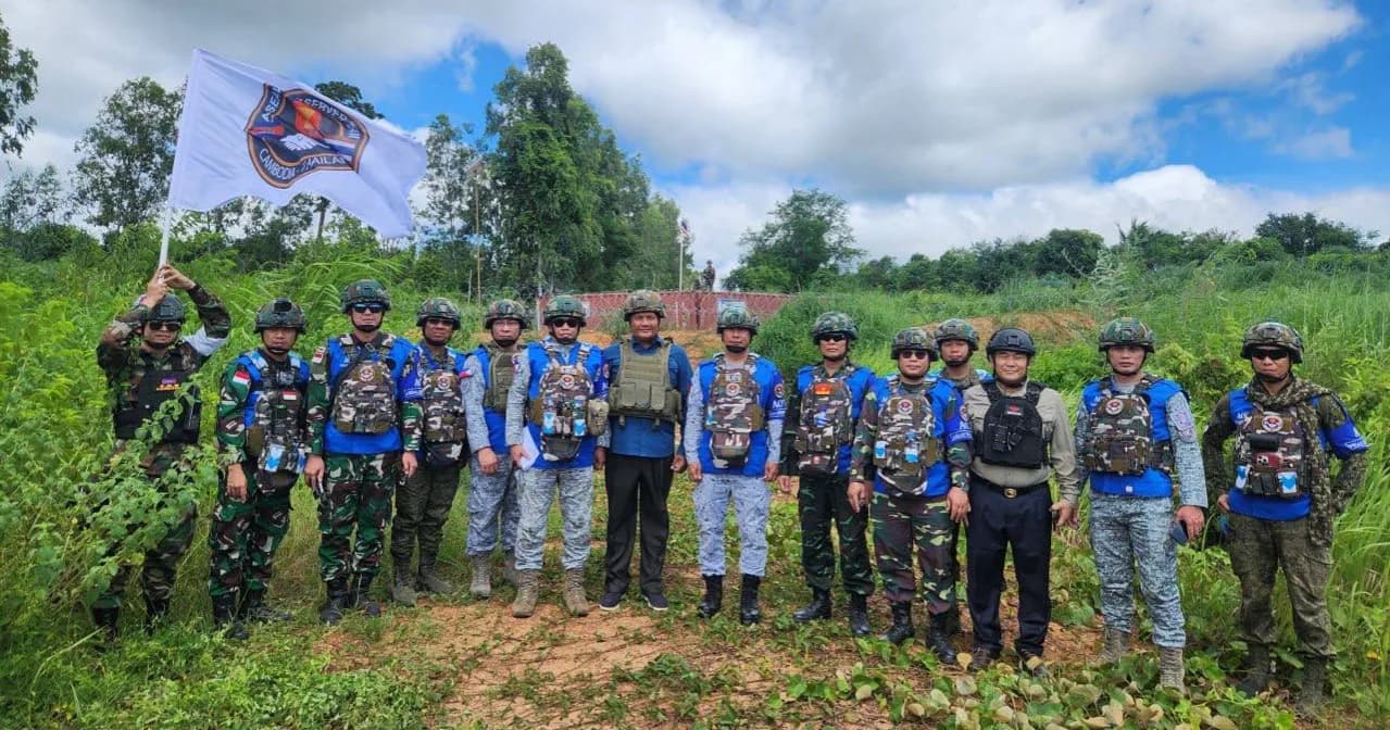 AOT ចុះត្រួតពិនិត្យការដាក់ពង្រាយទូកុងតឺន័រ រាយបន្លាលួស ជីកប្រឡាយ ធ្វើលេណដ្ឋាន និងធ្វើផ្លូវលើទឹកដីកម្ពុជា និងការកាន់កាប់ដោយខុសច្បាប់របស់យោធាថៃ នៅច្រកអូរស្មាច់