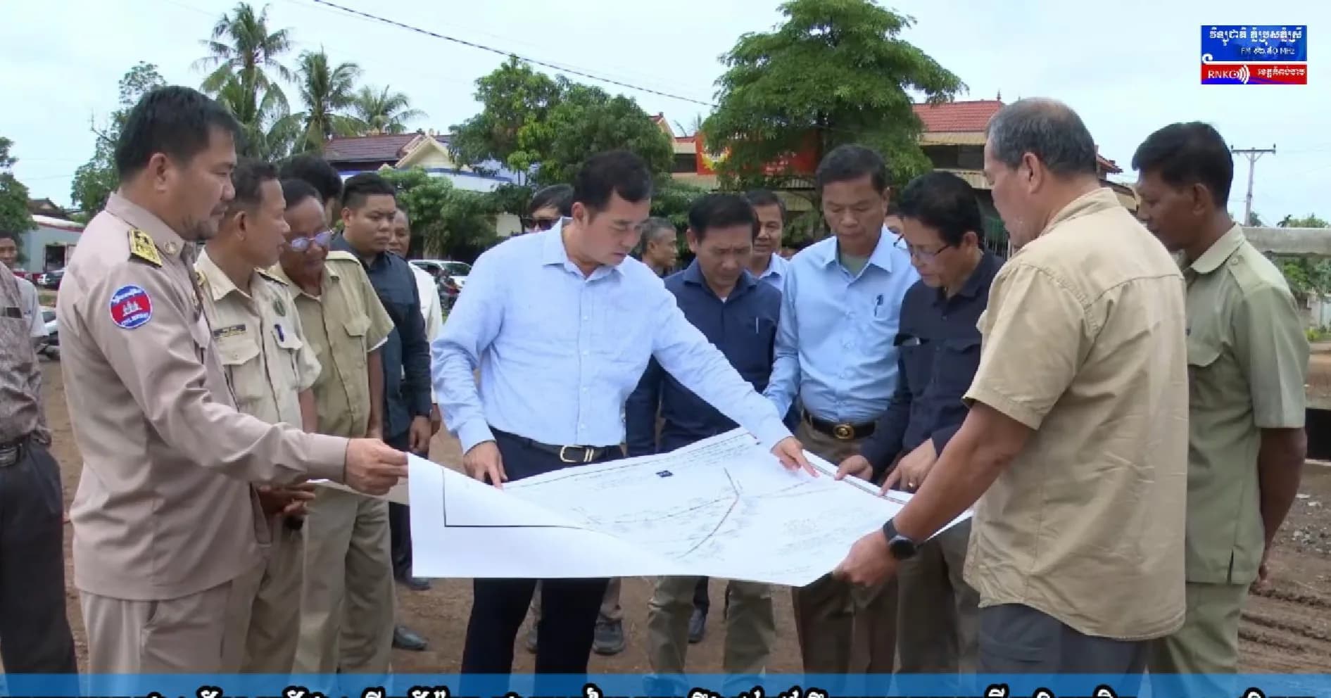 (វិដេអូ)ប្រឡាយបេតុង ២ខ្សែ ប្រវែង ២គីឡូម៉ែត្រ ក្នុងស្រុកព្រៃឈរ នឹងផ្គត់ផ្គង់ទឹកស្រោចស្រពដីកសិកម្មជិត ១.០០០ហិកតា