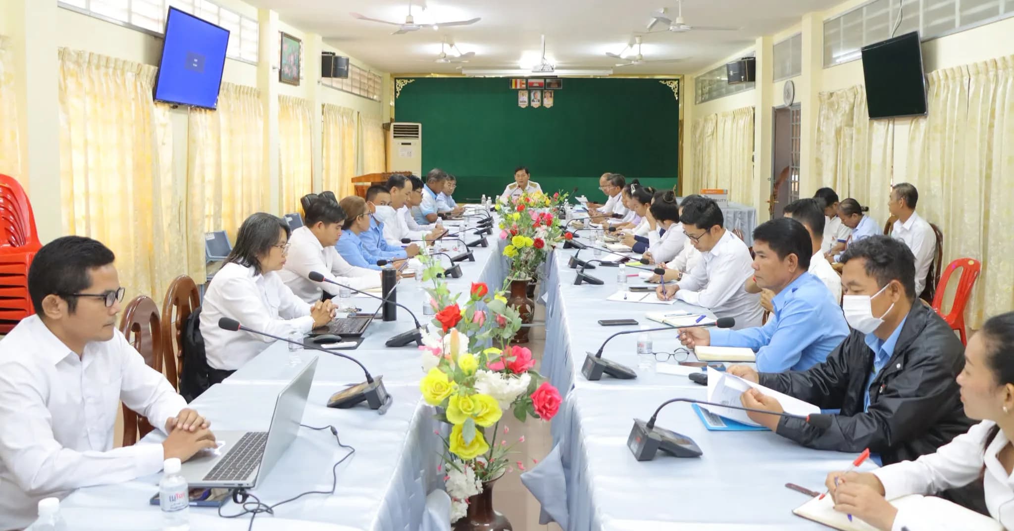 លោក លឹម វុទ្ធី ដឹកនាំកិច្ចប្រជុំប្រចាំខែកញ្ញា ដើម្បីពិនិត្យវឌ្ឍនភាពការងារអប់រំ និងផ្សព្វផ្សាយការអប់រំពលរដ្ឋសកល