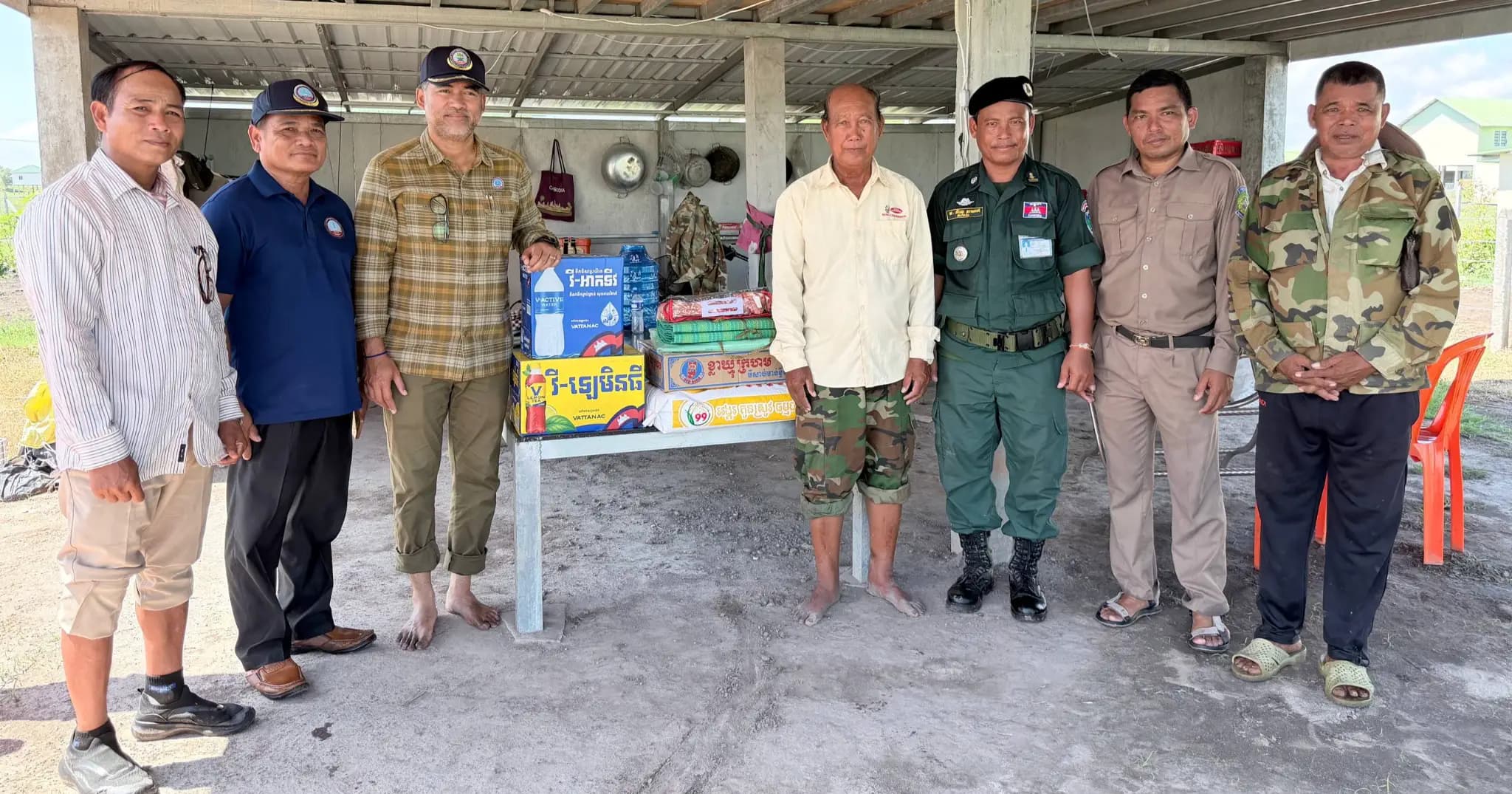 លោក ម៉ែន អេង ចុះសួរសុខទុក្ខ និងនាំយកអំណោយរបស់រាជរដ្ឋាភិបាល ផ្ដល់ជូនគ្រួសារអតីតយុទ្ធមិត្តឆ្នាំ១៩៧៨ ចំនួន២៥គ្រួសារ នៅស្រុកកំពង់រោទិ៍