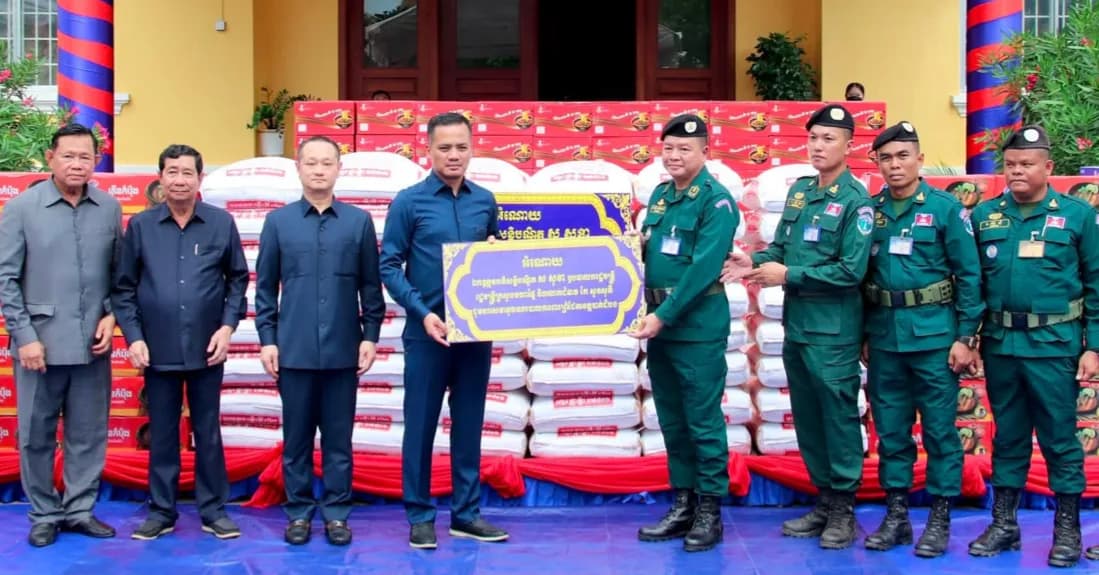 ឯកឧត្តមអភិសន្តិបណ្ឌិត ស សុខា បានអញ្ជើញសំណេះសំណាល សាកសួរសុខទុក្ខ កម្លាំងនគរបាល  វីរៈសេនាតូចការពារព្រំដែន ចំណុះស្នងការដ្ឋាននគរបាលខេត្តបាត់ដំបង និងខេត្តប៉ៃលិន