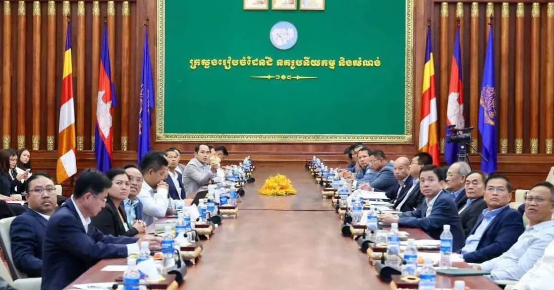 កិច្ចប្រជុំអន្តរក្រសួង ដើម្បីពិនិត្យ និងពិភាក្សាអំពីការពង្រីកកំណាត់ផ្លូវទីរួមស្រុកកំពង់រោទិ៍ ខេត្តស្វាយរៀង