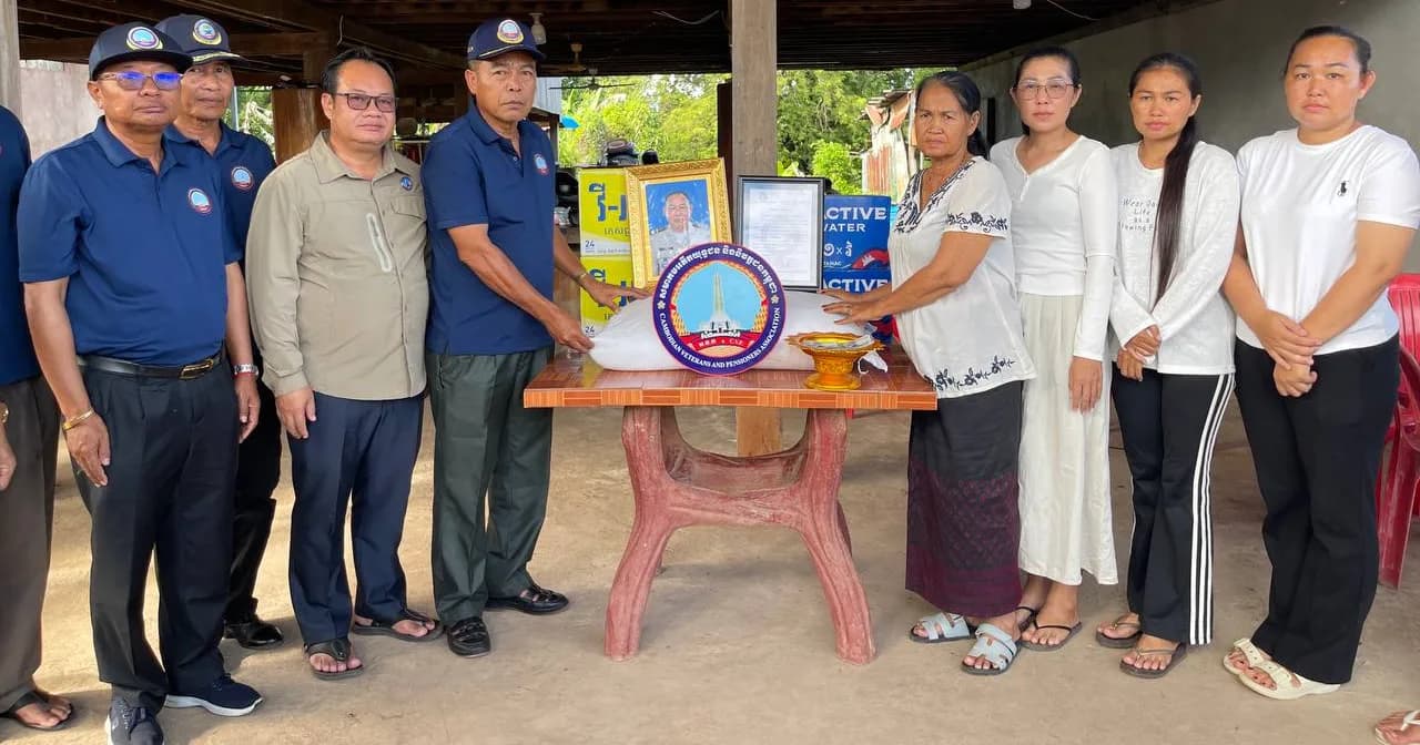សមាគមអតីតយុទ្ធជន និងនិវត្តជន ខេត្តស្ទឹងត្រែង ចុះប្រគល់ប្រាក់បេឡាមរណសង្រ្គោះ និងជំនួយឧបត្ថម្ភជូនគ្រួសារសពអតីតយុទ្ធជន