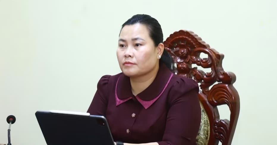 លោកជំទាវ ស្រ៊ុន ស្រីនាង អភិបាលរងខេត្តកណ្តាល មន្ទីរពាក់ព័ន្ធ និងមន្ត្រីជំនាញ បានចូលរួមកិច្ចប្រជុំអន្តរក្រសួងប្រចាំឆមាស តាមប្រព័ន្ធអនឡាញ ក្រោមអធិបតី លោកជំទាវ ជ្រឹង បុទុមរង្សី