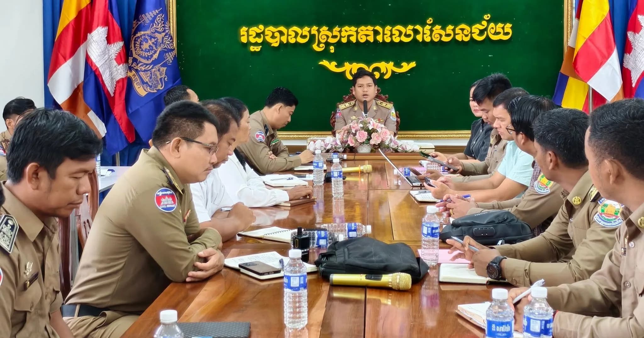 រដ្ឋបាលស្រុកតាលោសែនជ័យ បើកកិច្ចប្រជុំត្រួតពិនិត្យលទ្ធផលការងារ ដើម្បីពង្រឹងប្រសិទ្ធភាពការងារបម្រើប្រជាពលរដ្ឋ