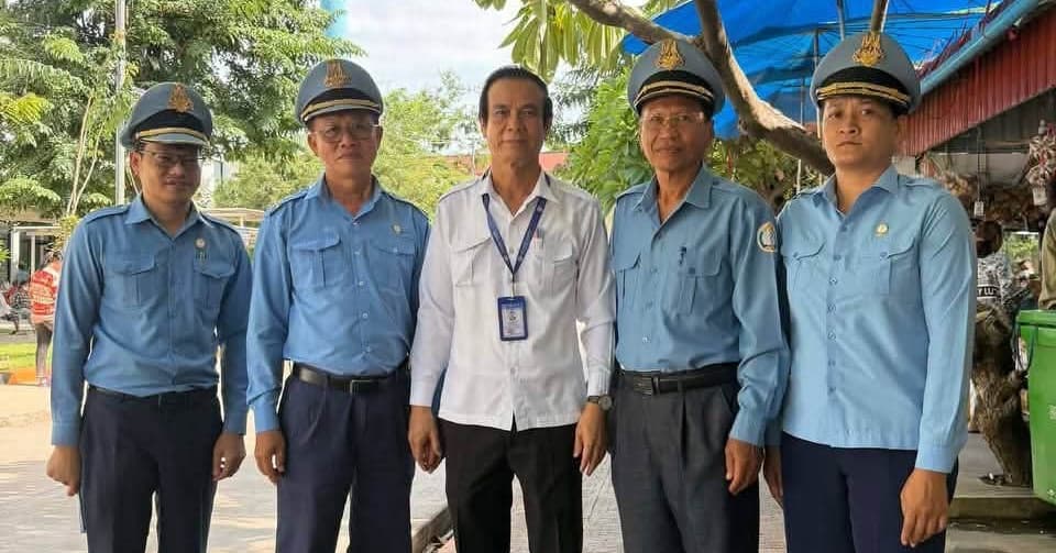 មន្ត្រីផ្នែកសុវត្ថិភាពចំណីអាហារនៃមន្ទីរសុខាភិបាលខេត្តបាត់ដំបង ចុះត្រួតពិនិត្យនៅតាមអាហារដ្ឋាន និងភោជនីយដ្ឋាន ដើម្បីលើកកម្ពស់សុវត្ថិភាពចំណីអាហារ ការពារសុខភាពប្រជាពលរដ្ឋ