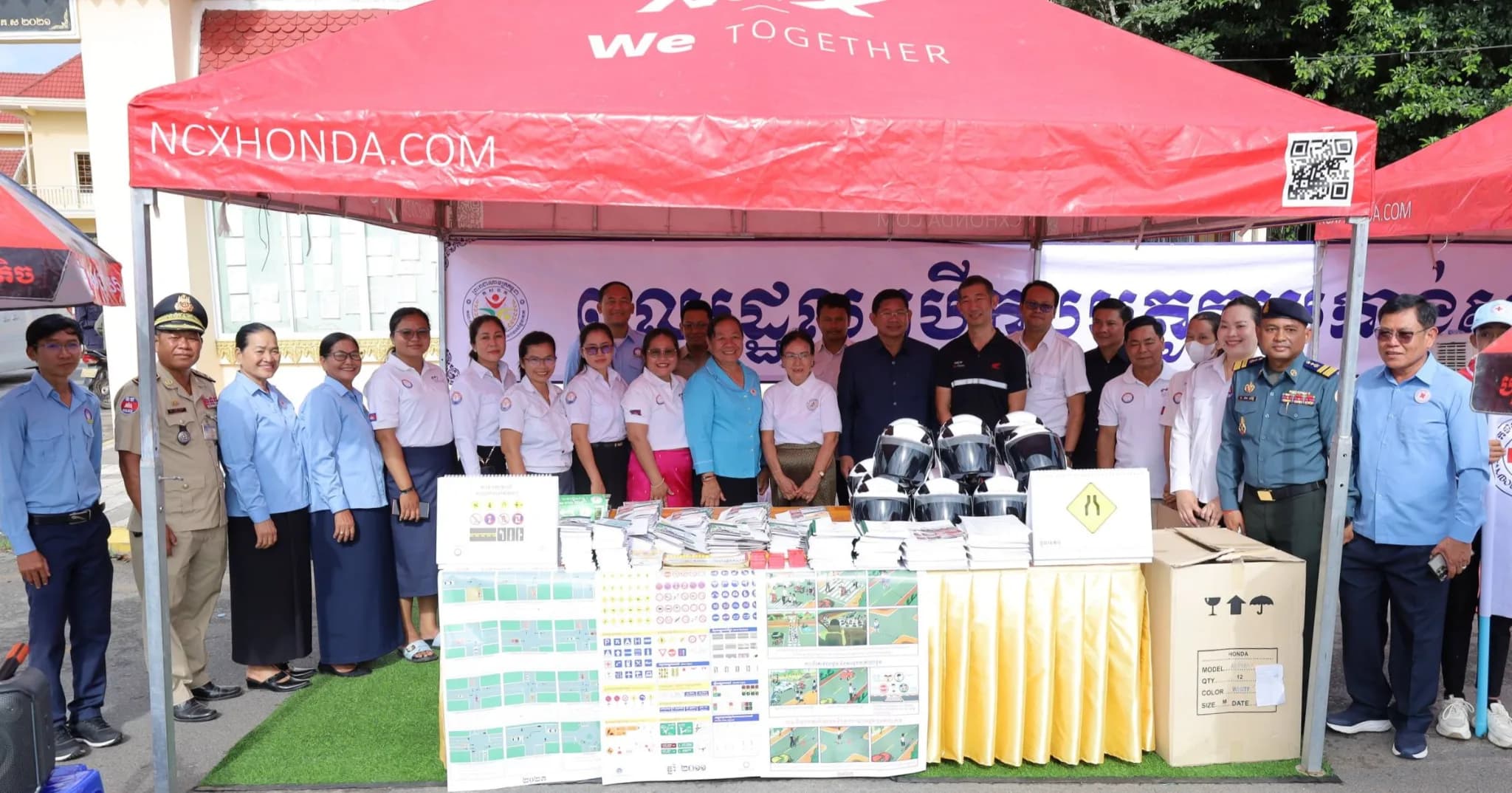យុទ្ធនាការអប់រំផ្សព្វផ្សាយស្តីពី សុវត្ថិភាពចរាចរណ៍ ផ្លូវគោកមុនពិធីបុណ្យភ្ជុំបិណ្ឌ នៅរង្វង់មូលវិមានឯករាជ្យក្រុងស្វាយរៀង