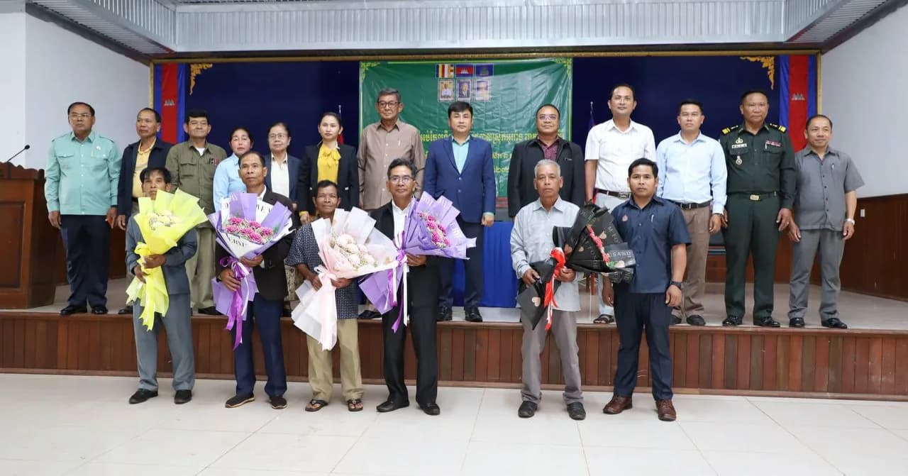 រដ្ឋបាលស្រុកអូររាំង រៀបចំពិធីសំណេះសំណាលជាមួយមន្ត្រីអប់រំចូលនិវត្តន៍ និងលោកគ្រូ អ្នកគ្រូ នៃរដ្ឋបាលស្រុក ដែលកំពុងបំពេញភារកិច្ច