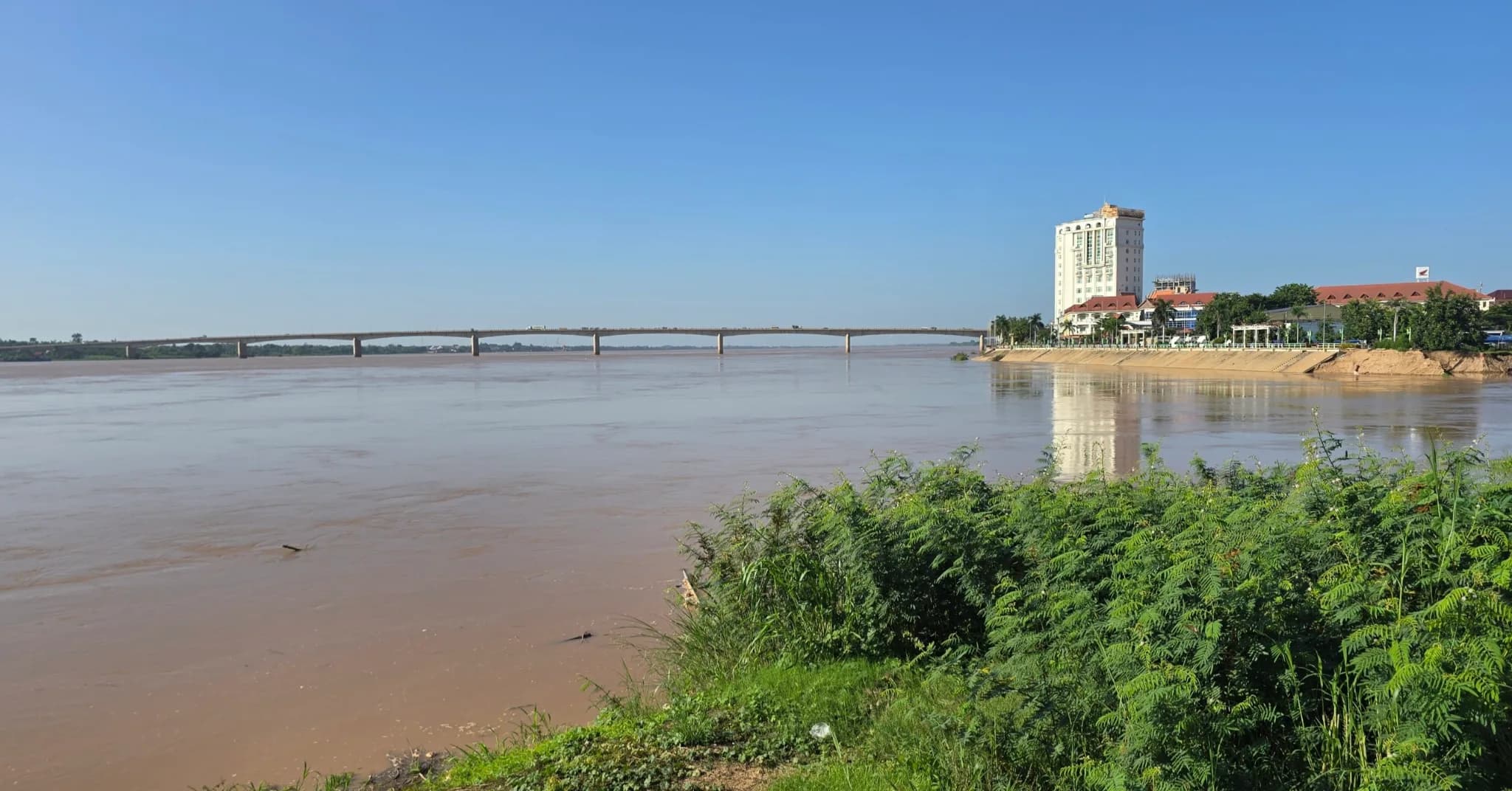 កំណាត់ផ្លូវទំនាបមួយចំនួនបានជន់លិច ខណៈទឹកទន្លេមេគង្គខេត្តកំពង់ចាមនៅតែបន្តហក់ឡើងដល់កម្ពស់ ១២ម៉ែត្រ