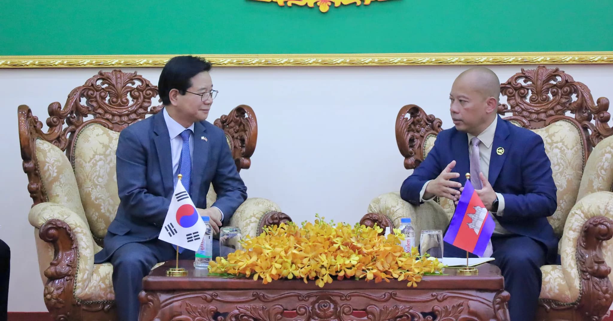 ជំនួបសម្តែងការគួរសម និងពិភាក្សាការងាររវាងឯកឧត្តម អភិបាលខេត្តស្វាយរៀង និងឯកឧត្តមឯកអគ្គរដ្ឋទូតសាធារណរដ្ឋកូរ៉េប្រចាំនូវព្រះរាជាណាចក្រកម្ពុជា