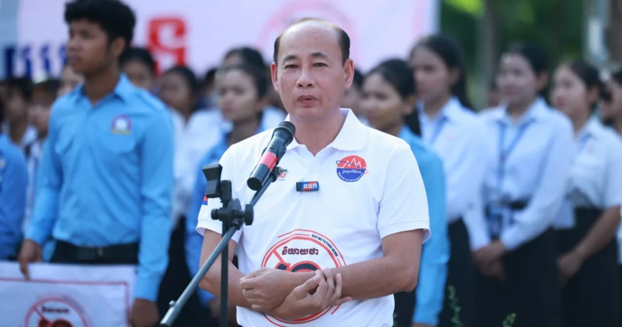 លោក ណុប វុធ្ធី អភិបាលរងខេត្តព្រះវិហារ បានផ្ដល់នូវយន្ដការគន្លឹះ «៣កុំ ៣ត្រូវ» ដល់សិស្សានុសិស្សវិទ្យាល័យរវៀង ក្នុងចូលរួមទប់ស្កាត់ព័ត៌មានក្លែងក្លាយ!