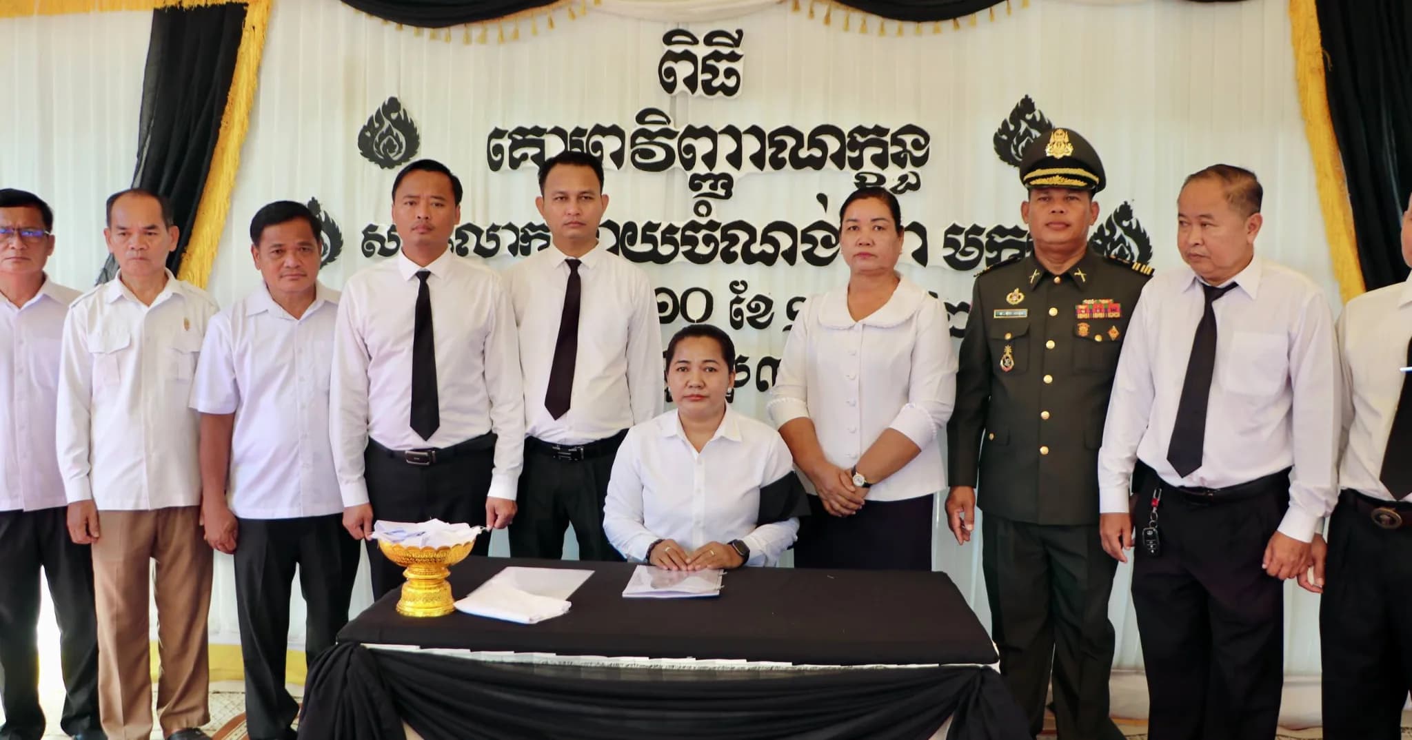 ថ្នាក់ដឹកនាំខេត្តស្វាយរៀង អញ្ជើញចូលរួមគោរពវិញ្ញាណក្ខន្ធ និងរំលែកទុក្ខដ៏ក្រៀមក្រំជាមួយគ្រួសារសពលោកនាយចំណង់ វ៉ា មករា យោធិនឈរជើងនៅទិសតំបន់ប្រាសាទតាក្របី