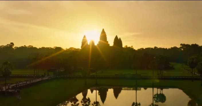 ពីដែនដីអង្គរដ៏រុងរឿង និងប្រទេសដែលស្រឡាញ់សន្តិភាព កម្ពុជាត្រៀមស្វាគមន៍ពិភពហ្វ្រង់កូហ្វូនី។ ជាលើកដំបូងក្នុងប្រវត្តិសាស្ត្រ ព្រះរាជាណាចក្រកម្ពុជា មានកិត្តិយសធ្វើជាម្ចាស់ផ្ទះកិច្ចប្រជុំកំពូលហ្វ្រង់កូហ្វូនីលើកទី២០ និងសន្និសីទរដ្ឋមន្ត្រីហ្វ្រង់កូហ្វូនីលើកទី៤៨ ក្រោមមូលបទ