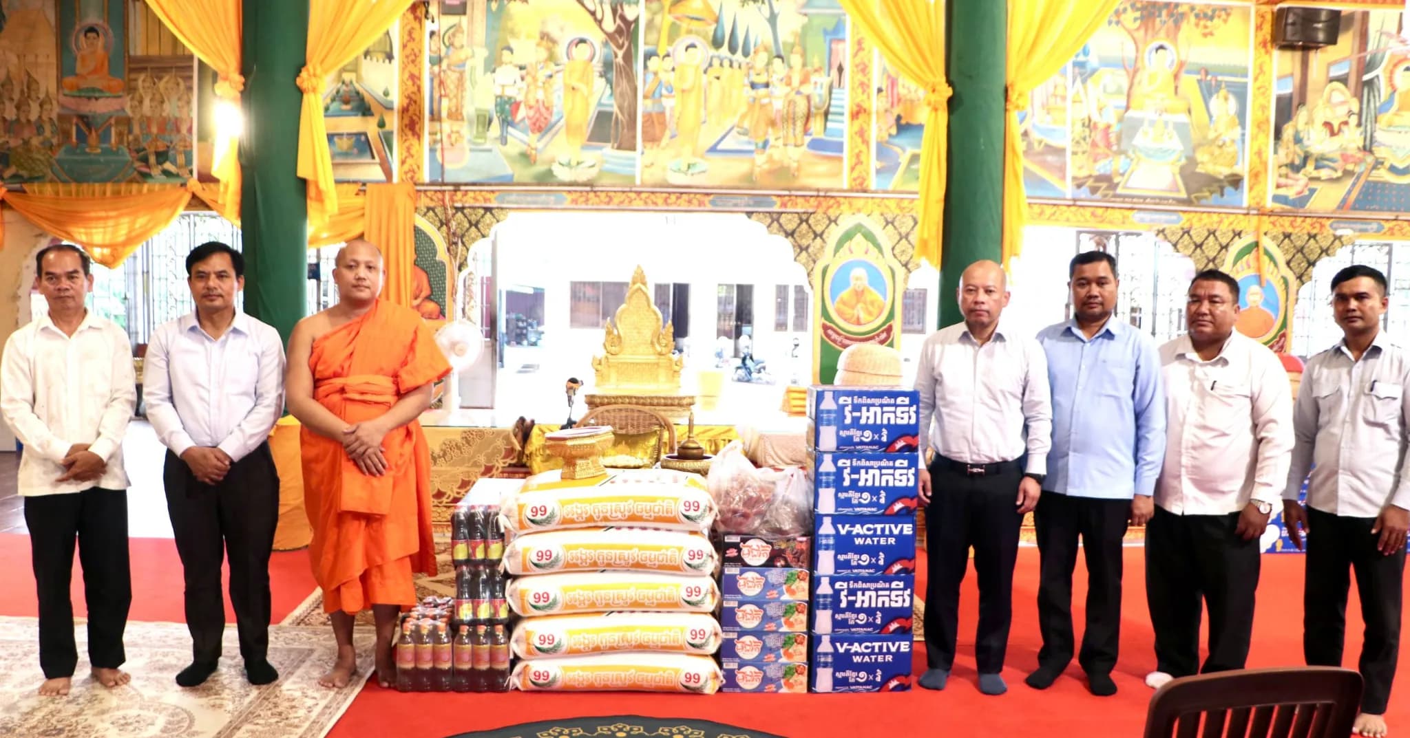 ឯកឧត្តម ប៉េង ពោធិ៍សា អភិបាលខេត្តស្វាយរៀង ប្រគេនថវិកា និងសម្ភារៈដល់វត្តចំនួន៤ ដើម្បីរៀបចំអាហារ និងការស្នាក់នៅដល់បេក្ខជនប្រឡងបាក់ឌុប ឆ្នាំ២០២៦