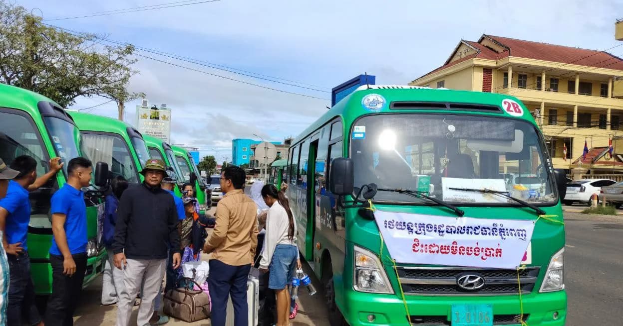 វឌ្ឍនភាពនៃការដឹកជញ្ជូនបងប្អូនប្រជាពលរដ្ឋបន្តទៅតាមគោលដៅនានានៃក្រុង/ស្រុកទាំង៨ក្នុងខេត្តខេត្តស្វាយរៀងដោយឥតគិតថ្លៃ ក្នុងឱកាសបុណ្យភ្ជុំបិណ្ឌ នៅថ្ងៃទី៩ ខែតុលា ឆ្នាំ២០២៦
