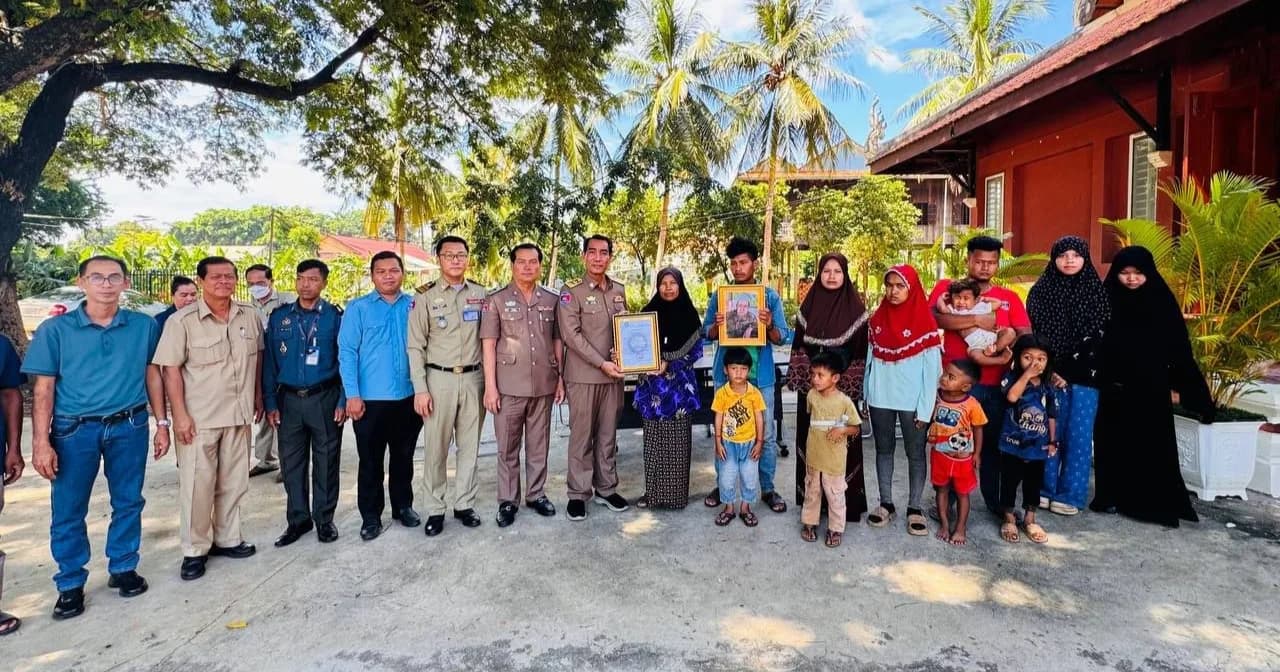 ប្រធានគណៈកម្មាធិការអតីតយុទ្ធជន និងនិវត្តន៍ជនកម្ពុជា ស្រុកស្ទឹងត្រង់ ដឹកនាំក្រុមការងារ នាំយកថវិកាបេឡាមរណៈសង្គ្រោះ ប្រគល់ជូនគ្រួសារសព ០១គ្រួសារ នៅឃុំអារក្សត្នោត