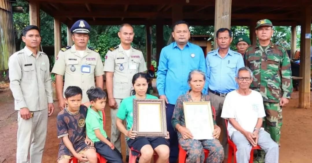 លោក វណ្ណា ម៉ាប់ នាំយកលិខិតចូលរួមមរណទុក្ខ និងថវិកាឧបត្ថម្ភរបស់សម្តេចតេជោ ហ៊ុន សែន ប្រធានព្រឹទ្ធសភា និងជាប្រធានសមាគមអតីតយុទ្ធជន និងនិវត្តជនកម្ពុជា ទៅប្រគល់ជូនគ្រួសារសពអតីតយុទ្ធជនចំនួន ០២ គ្រួសារ ដោយផ្ទាល់