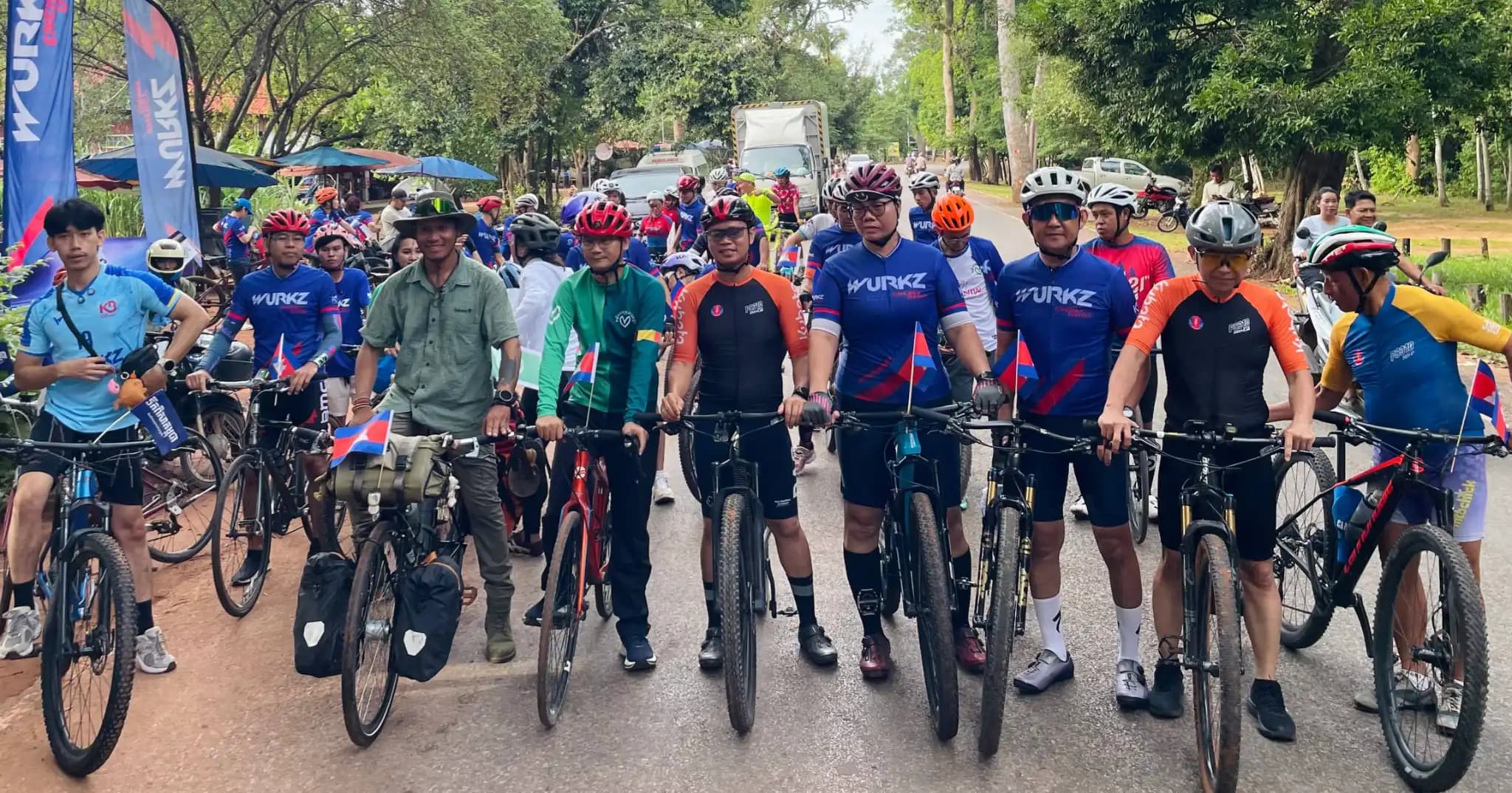 អាជ្ញាធរខេត្តសៀមរាប ទទួលស្វាគមន៍យ៉ាងកក់ក្តៅចំពោះ លោក ទីវ តារារិទ្ធិ រួមជាមួយអ្នកគាំទ្រ ដែលបានជិះកង់នាំយកថវិកាប្រគល់ជូនមន្ទីរពេទ្យកុមារអង្គរ និងមន្ទីរពេទ្យគន្ធបុប្ផាខេត្តសៀមរាប