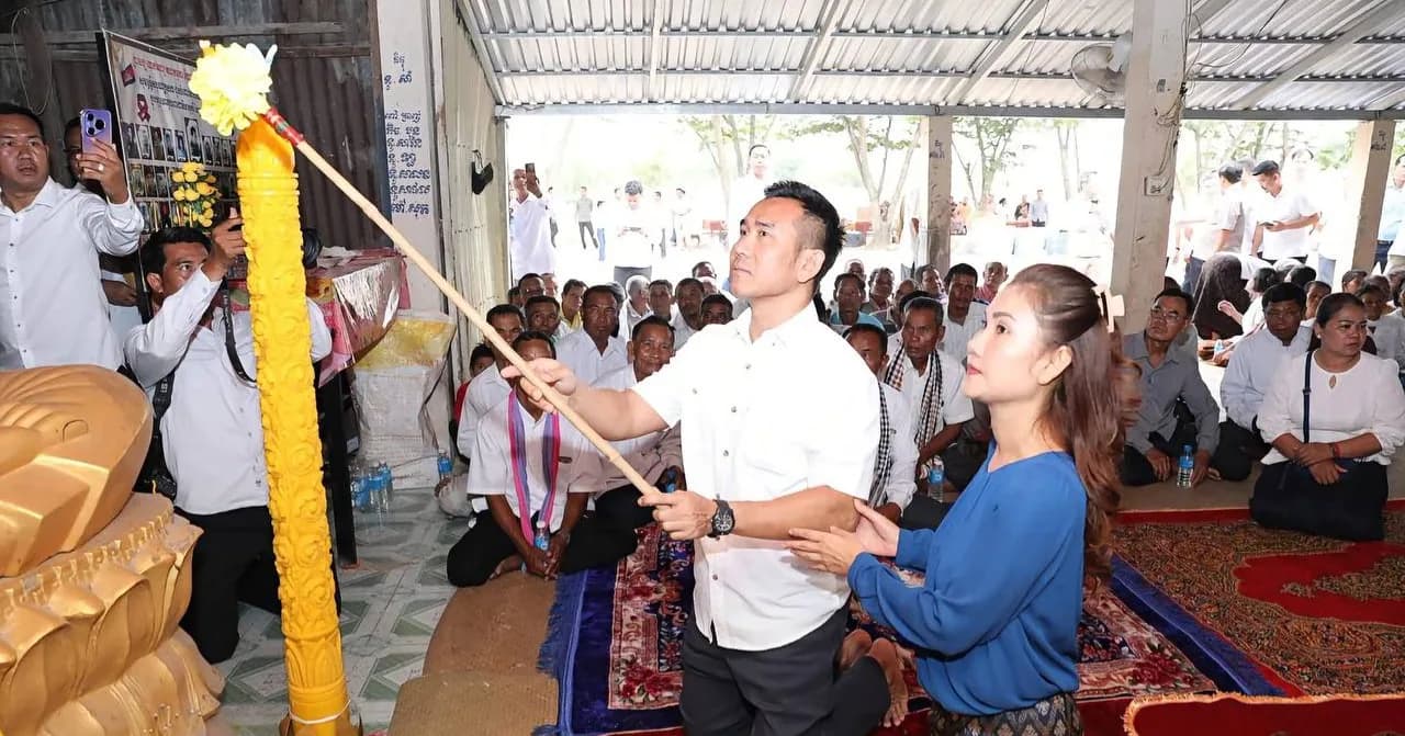 ឯកឧត្តម ឌី វិជ្ជា និងលោកជំទាវ ហ៊ុន ម៉ាណា អញ្ជើញប្រគេនទៀនព្រះវស្សា និងទេយ្យវត្ថុដល់វត្តចំនួន១២ និងចែកអំណោយដល់យាយជី តាជី នៅស្រុកចន្ទ្រា