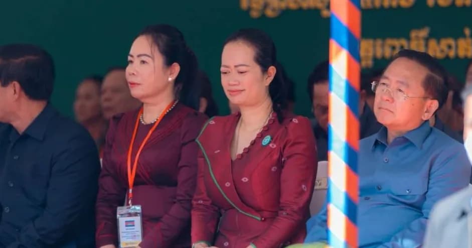 លោកជំទាវ ឈី វ៉ា អភិបាលខេត្តកោះកុង អញ្ជើញចូលរួមពិធីសម្ពោធដាក់ឱ្យប្រើប្រាសជាផ្លូវការផ្លូវជាតិលេខ១០ពីខេត្តបាត់ដំបង ឆ្លងកាត់ស្រុកវាលវែង ខេត្តពោធិ៍សាត់ រហូតដ់ក្រុងខេមរភូមិន្ទ ខេត្តកោះកុង ក្រោមអធិបតីភាពដ៍ខ្ពង់ខ្ពស់ សម្តេចមហាបវរធិបតី ហ៊ុន ម៉ាណែត នាយករដ្ឋមន្ត្រីនៃព្រះរាជាណាចក្រកម្ពុជា។