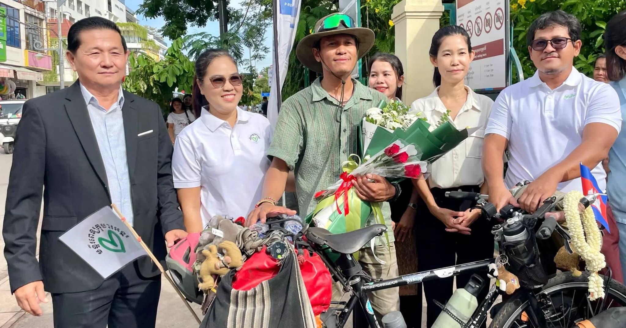 លោក ទីវ តារារិទ្ធិ ប្រមូលថវិកាបានប្រមាណ ២៦ម៉ឺនដុល្លារ ពីយុទ្ធនាការ “ជិះកង់ជុំវិញពិភពលោក ដើម្បីកុមារអង្គរ”