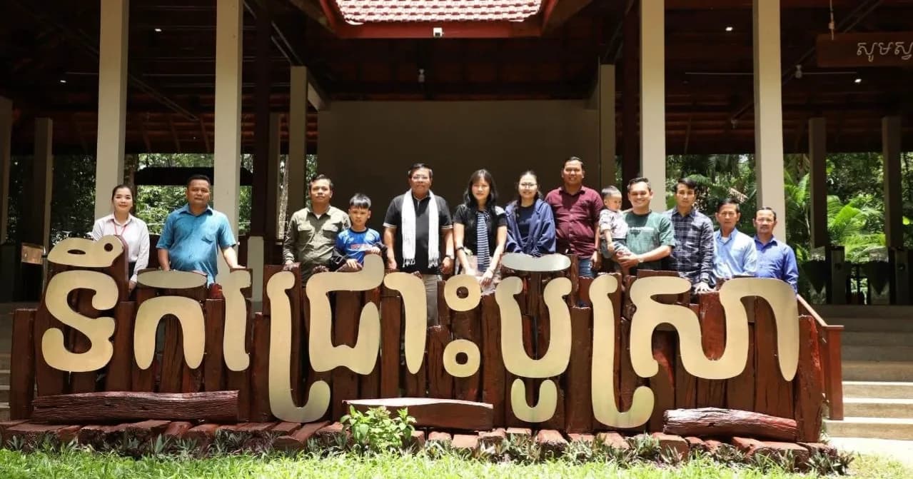 អភិបាលខេត្តមណ្ឌលគិរី អញ្ជើញជួបសំណេះសំណាលជាមួយអាជីវករ និងពិនិត្យវឌ្ឍនភាព នៅរមណីយដ្ឋានទឹកជ្រោះប៊ូស្រា