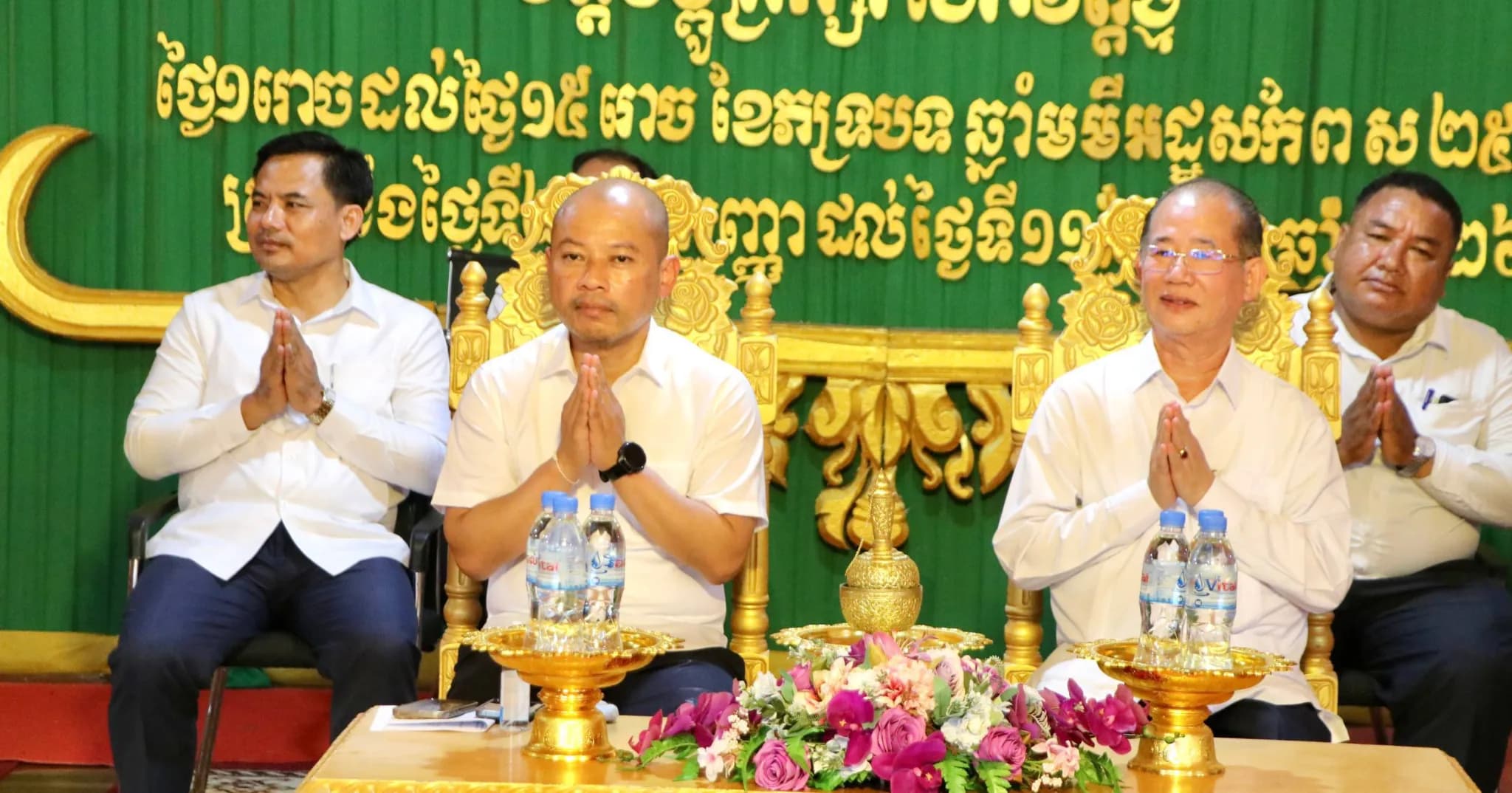 ទេយ្យទានដ៏ថ្លៃថ្លារបស់សម្ដេចមហាបវរ អធិបតី ហ៊ុន ម៉ាណែត នាយករដ្ឋមន្ត្រីនៃព្រះរាជាណាចក្រកម្ពុជា និងលោកជំទាវបណ្ឌិត ពេជ្រ ចន្ទមុន្នី ហ៊ុន ម៉ាណែត ប្រគេនដល់វត្តចំនួន ១២ក្នុងខេត្តស្វាយរៀង