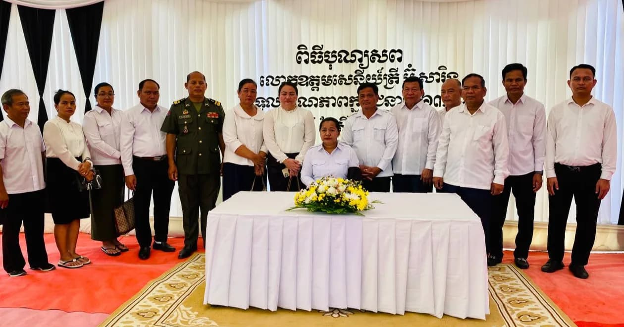 ថ្នាក់ដឹកនាំរដ្ឋបាលខេត្តស្វាយរៀង ចូលរួមគោរពវិញ្ញាណក្ខន្ធសព លោកវរសេនីយ៍ទោ អ៊ុ សារិន នាយទាហានវរកងទ័ពជួរមុខ