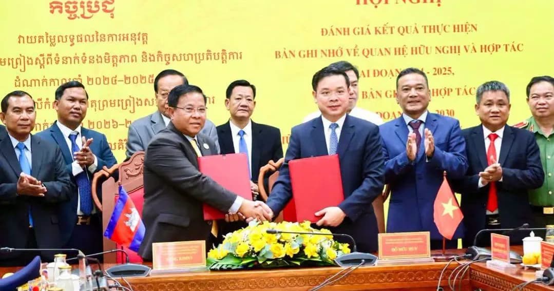 វៀតណាម : នៅរសៀលថ្ងៃទី២៦ ខែសីហា ឆ្នាំ២០២៦ គណៈប្រតិភូខេត្តមណ្ឌលគិរី ដឹកនាំដោយឯកឧត្តម ម៉ែន ង៉ុយ ប្រធានក្រុមប្រឹក្សាខេត្ត និង ឯកឧត្តម គង់ គឹមនី អភិបាល នៃគណៈអភិបាលខេត្តមណ្ឌលគិរី បានអញ្ជើញចូលរួមកិច្ចប្រជុំវាយតម្លៃលទ្ធផល នៃការអនុវត្ត លើខ្លឹមសារកិច្ចព្រមព្រៀងស្តីពីទំនាក់ទំនងមិត្តភាព
