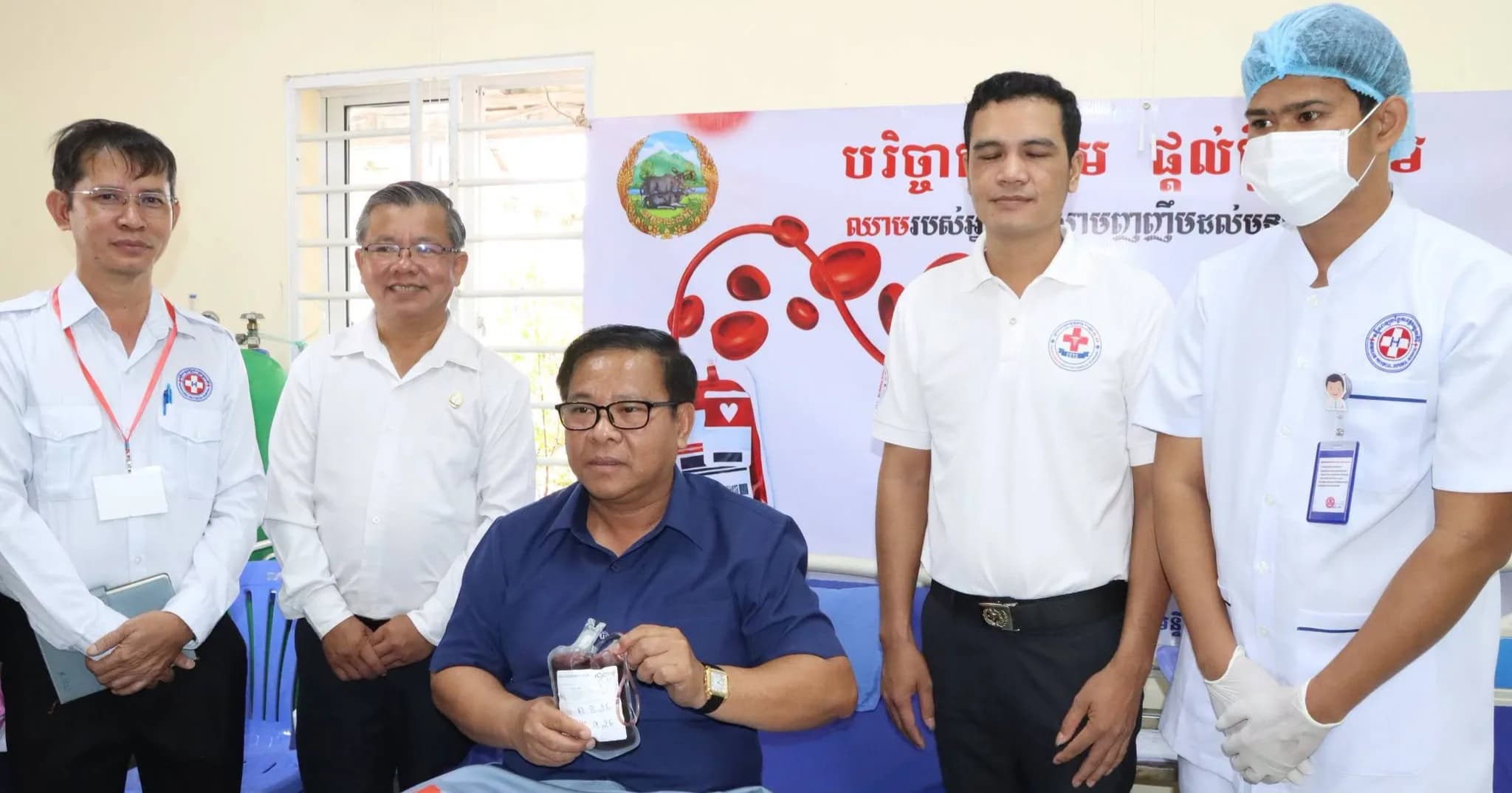 ឯកឧត្តម គង់ គឹមនី ដឹកនាំមន្ត្រីរាជការ កងកម្លាំង និងយុវជន ចុះបរិច្ចាគឈាមដោយស្ម័គ្រចិត្ត ដើម្បីជួយសង្គ្រោះជីវិតអ្នកជំងឺ